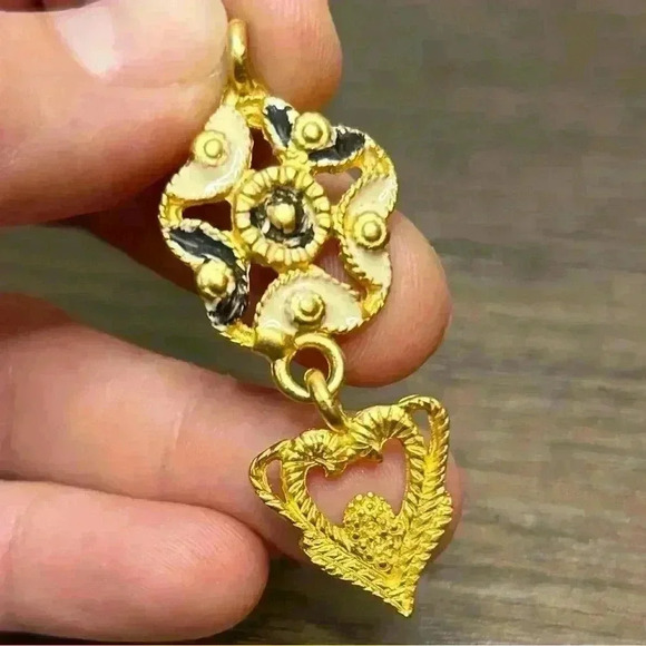 Vintage Golden Pendant - Picture 2 of 4